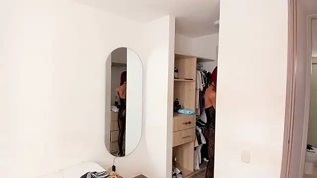 rose scottt online show from December 16, 3:06 pm