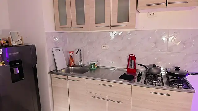 Snapshot of rose_scottt chatting on February 1, 4:49 pm rose scottt online show from February 1, 4:49 pm