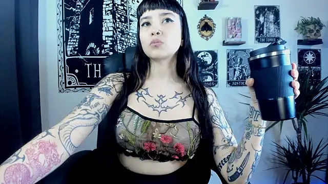 Snapshot of Demongirl6666 chatting on October 26, 6:25 pm Demongirl6666 online show from October 26, 6:25 pm