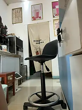 Snapshot of andii-1 chatting on February 9, 2:04 am andii-1 online show from February 9, 2:04 am