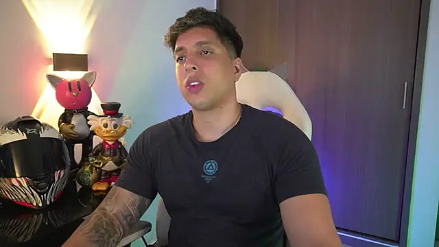 Snapshot of appolo_allen chatting on October 8, 2:53 am appolo allen online show from October 8, 2:53 am