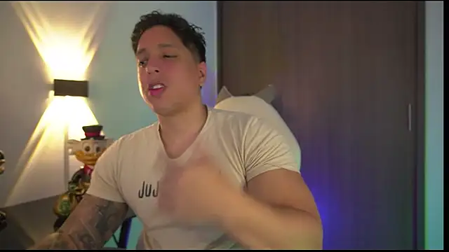 Snapshot of appolo_allen chatting on October 21, 9:15 pm appolo allen online show from October 21, 9:15 pm