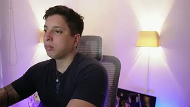 Snapshot of appolo_allen chatting on July 6, 10:45 pm appolo allen online show from July 6, 10:45 pm