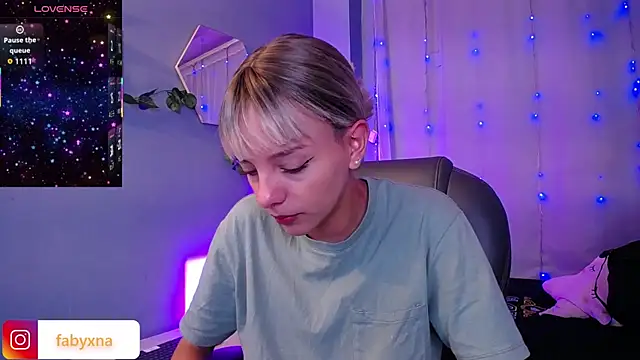 peyton golden1 online show from October 31, 3:18 am