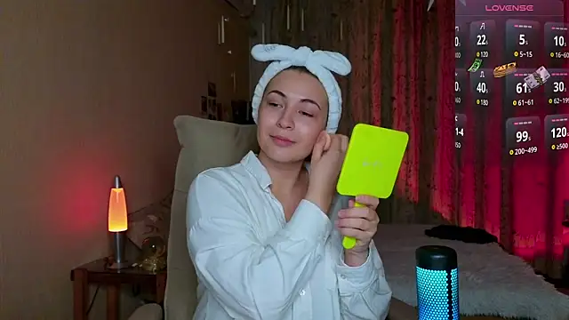 LisaCase online show from November 28, 3:04 pm