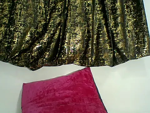 PrettyPrincess14 online show from January 14, 2:28 am