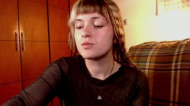 NEXT DOOR GIRL  online show from October 14, 10:21 pm