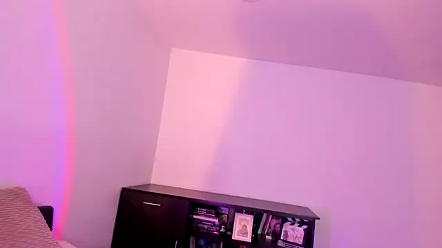 guccipussy1 online show from February 27, 11:15 pm