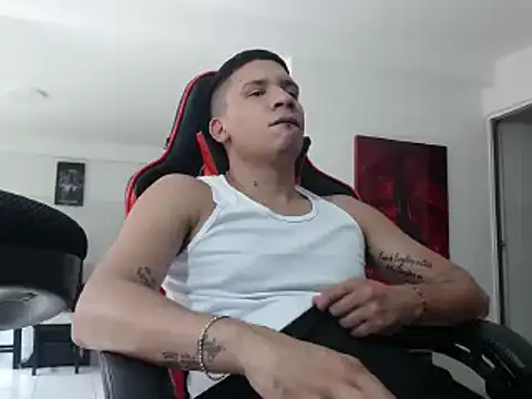 Snapshot of damiam_fiery chatting on December 11, 5:04 pm damiam fiery online show from December 11, 5:04 pm