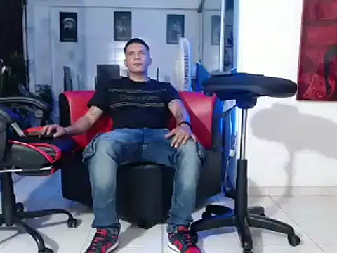 Snapshot of damiam_fiery chatting on December 14, 12:44 am damiam fiery online show from December 14, 12:44 am