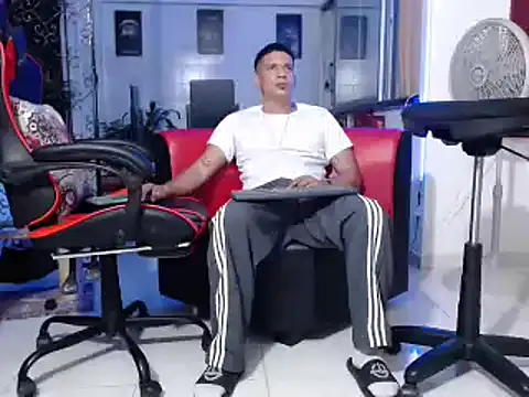 Snapshot of damiam_fiery chatting on December 22, 12:28 am damiam fiery online show from December 22, 12:28 am