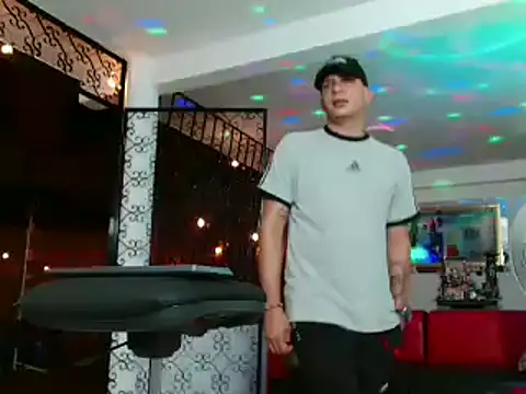 Snapshot of damiam_fiery chatting on February 19, 4:34 am damiam fiery online show from February 19, 4:34 am