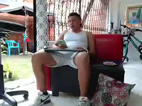 Snapshot of damiam_fiery chatting on February 24, 6:26 pm damiam fiery online show from February 24, 6:26 pm