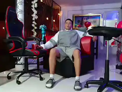 Snapshot of damiam_fiery chatting on March 17, 4:29 am damiam fiery online show from March 17, 4:29 am