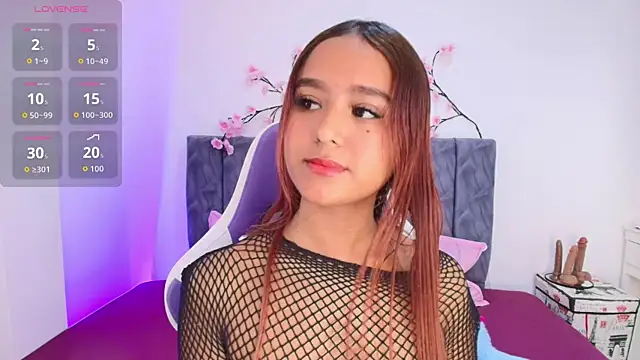 Snapshot of Sophiee_Velvet chatting on June 20, 6:22 pm Sophiee Velvet online show from June 20, 6:22 pm