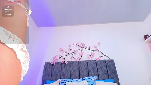 Snapshot of Sophiee_Velvet chatting on June 27, 4:45 pm Sophiee Velvet online show from June 27, 4:45 pm