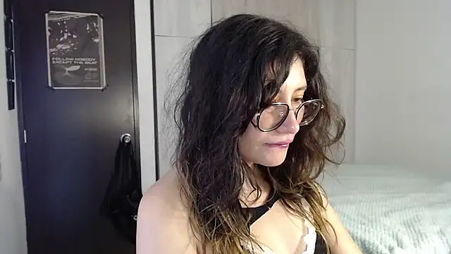 Snapshot of mariana124- chatting on October 27, 9:08 pm mariana124- online show from October 27, 9:08 pm