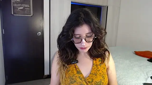 Snapshot of mariana124- chatting on November 24, 9:03 pm mariana124- online show from November 24, 9:03 pm