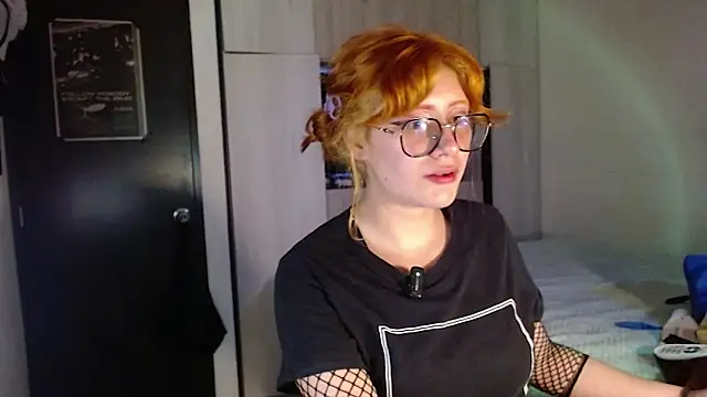 Snapshot of mariana124- chatting on December 14, 1:11 am mariana124- online show from December 14, 1:11 am