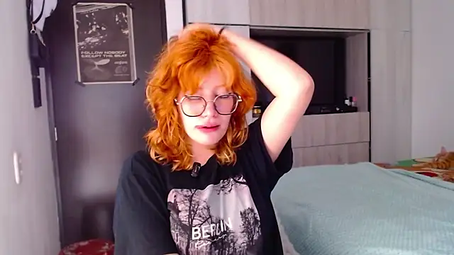 Snapshot of mariana124- chatting on December 17, 2:56 pm mariana124- online show from December 17, 2:56 pm