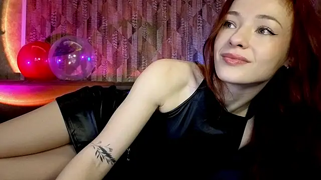 Snapshot of MiaRouge chatting on February 18, 5:14 am MiaRouge online show from February 18, 5:14 am