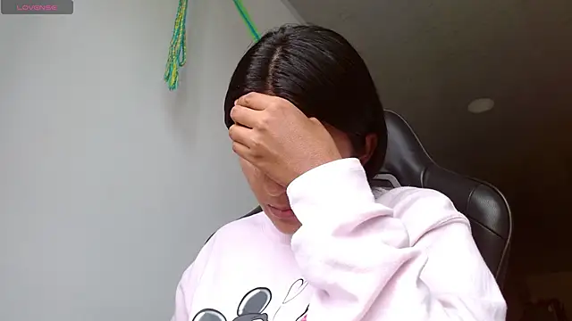 Snapshot of danna_peterson1 chatting on October 29, 5:25 pm danna peterson1 online show from October 29, 5:25 pm