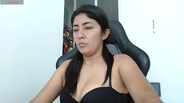 Snapshot of danna_peterson1 chatting on November 14, 7:45 pm danna peterson1 online show from November 14, 7:45 pm