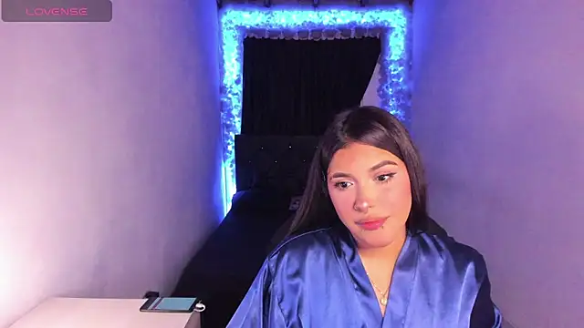 Snapshot of Mariana_Hasper_ chatting on February 13, 12:02 am Mariana Hasper online show from February 13, 12:02 am