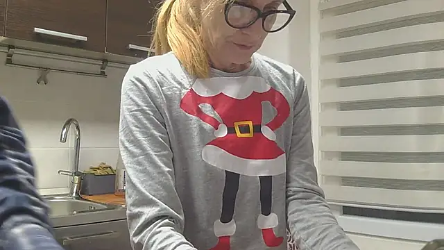 Snapshot of couplemilf2 chatting on November 23, 4:40 pm couplemilf2 online show from November 23, 4:40 pm