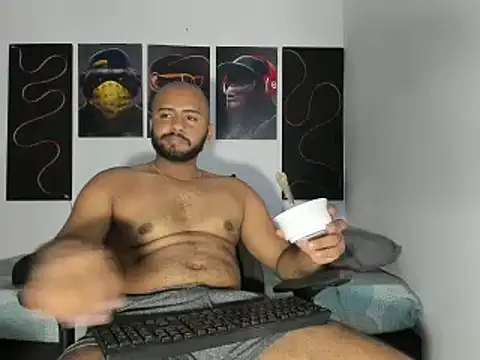 Snapshot of Hardboy_latin chatting on February 20, 1:14 am Hardboy latin online show from February 20, 1:14 am