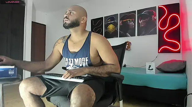 Snapshot of Hardboy_latin chatting on March 2, 3:45 am Hardboy latin online show from March 2, 3:45 am