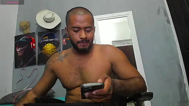 Snapshot of Hardboy_latin chatting on September 25, 12:25 am Hardboy latin online show from September 25, 12:25 am