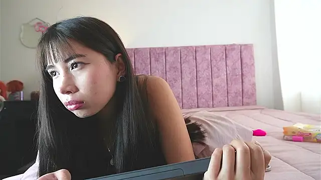 Snapshot of AlessiaVix chatting on February 17, 4:57 pm AlessiaVix online show from February 17, 4:57 pm