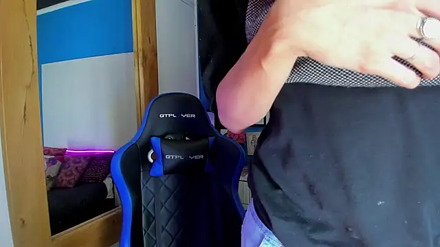 Snapshot of VladHellsing4 chatting on December 28, 1:49 pm VladHellsing4 online show from December 28, 1:49 pm