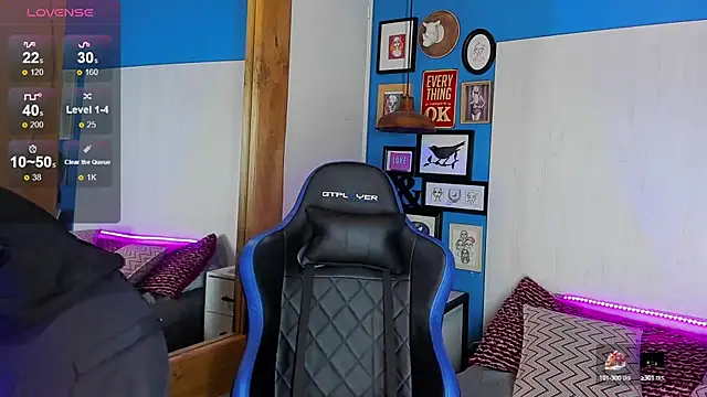 Snapshot of VladHellsing4 chatting on February 19, 2:44 pm VladHellsing4 online show from February 19, 2:44 pm