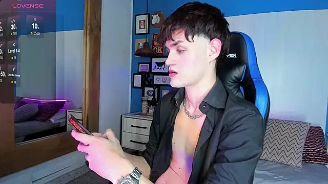 Snapshot of VladHellsing4 chatting on March 1, 4:00 pm VladHellsing4 online show from March 1, 4:00 pm