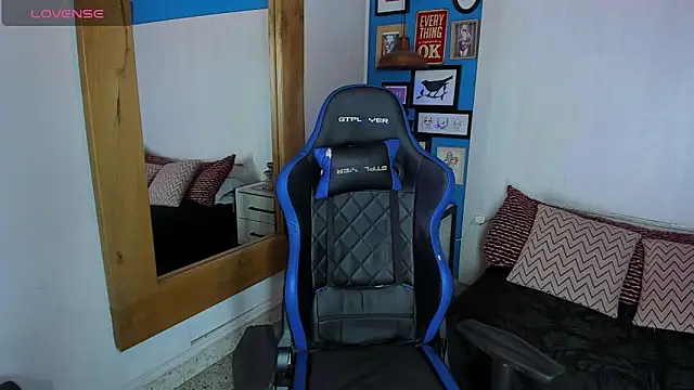 Snapshot of VladHellsing4 chatting on March 7, 1:07 pm VladHellsing4 online show from March 7, 1:07 pm