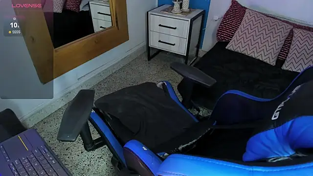 Snapshot of VladHellsing4 chatting on March 7, 4:11 pm VladHellsing4 online show from March 7, 4:11 pm