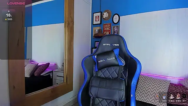 Snapshot of VladHellsing4 chatting on March 8, 1:47 pm VladHellsing4 online show from March 8, 1:47 pm