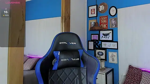 Snapshot of VladHellsing4 chatting on March 15, 2:01 pm VladHellsing4 online show from March 15, 2:01 pm