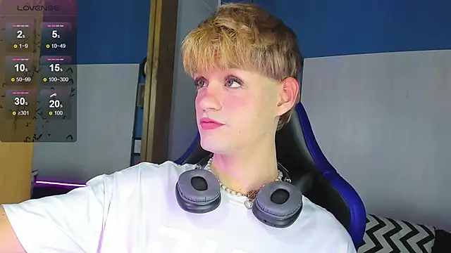 Snapshot of VladHellsing4 chatting on October 23, 2:27 pm VladHellsing4 online show from October 23, 2:27 pm