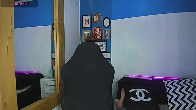 Snapshot of VladHellsing4 chatting on November 5, 1:44 pm VladHellsing4 online show from November 5, 1:44 pm