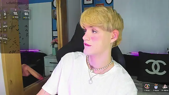 Snapshot of VladHellsing4 chatting on November 14, 2:49 pm VladHellsing4 online show from November 14, 2:49 pm