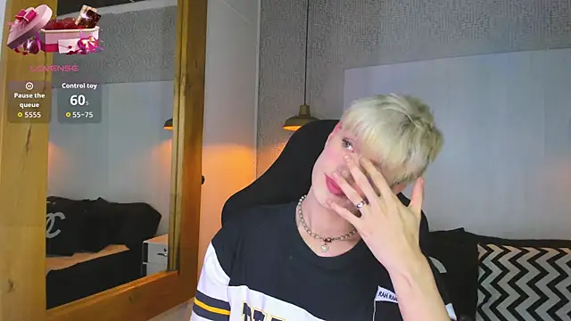 Snapshot of VladHellsing4 chatting on February 19, 1:51 pm VladHellsing4 online show from February 19, 1:51 pm