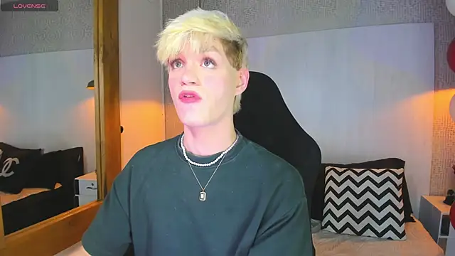 Snapshot of VladHellsing4 chatting on February 22, 4:27 pm VladHellsing4 online show from February 22, 4:27 pm