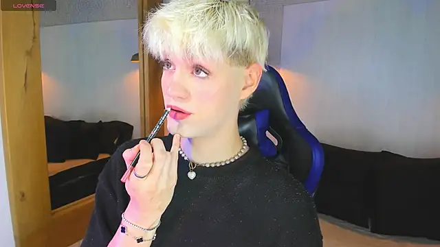 VladHellsing4 online show from March 30, 2:29 pm