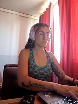 Snapshot of Afrania chatting on February 16, 8:16 pm Afrania online show from February 16, 8:16 pm