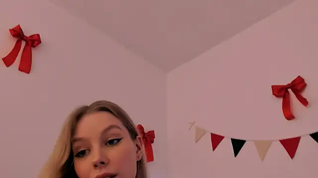 MiaDavis21 online show from December 22, 8:14 pm