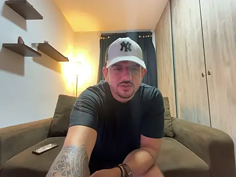 Snapshot of arthur_94 chatting on July 2, 2:22 am arthur 94 online show from July 2, 2:22 am