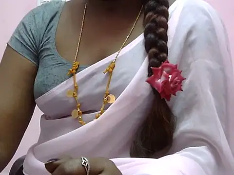 Hot akshara online show from February 3, 5:40 pm